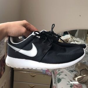 Nike Roshe Black w/ Silver swoosh